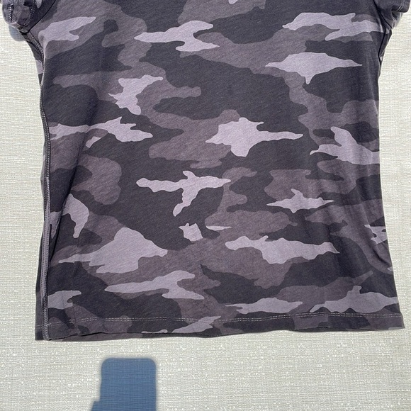 Athleta Organic Daily Black Camo Crew Tee Shirt Size Large - Picture 5 of 8